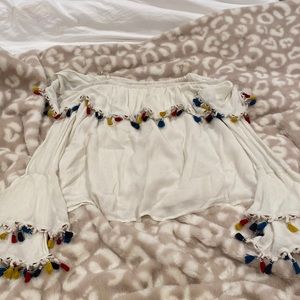 White off the shoulder altars state top. Size L
